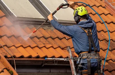 Démoussage et hydrofuge de toiture à Marols